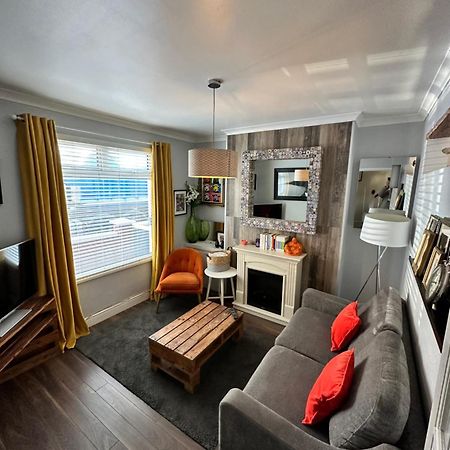 Cosy Two Bed Terraced House 7Min Drive From City Белфаст Экстерьер фото
