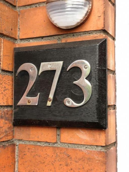 Cosy Two Bed Terraced House 7Min Drive From City Белфаст Экстерьер фото