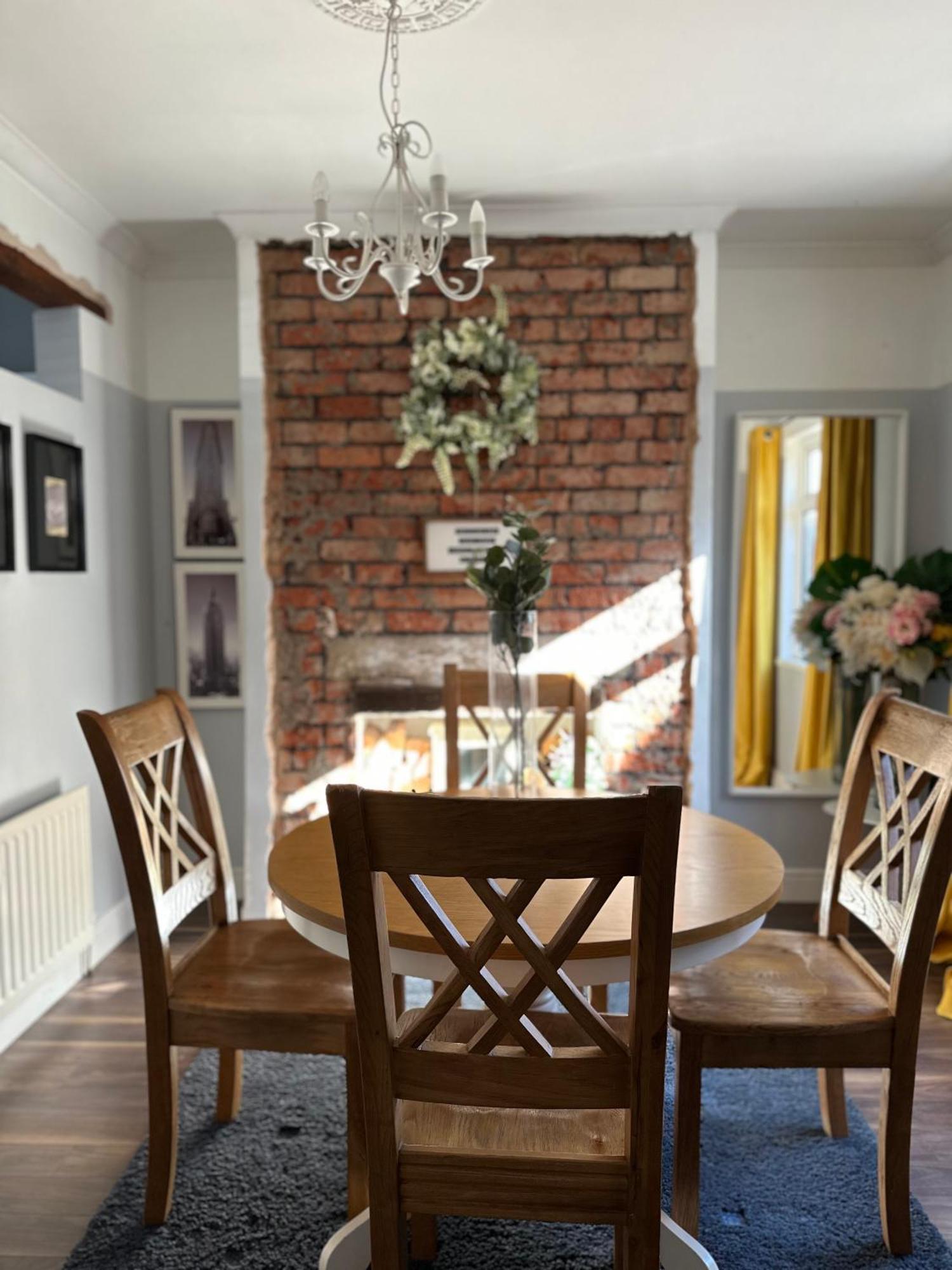 Cosy Two Bed Terraced House 7Min Drive From City Белфаст Экстерьер фото