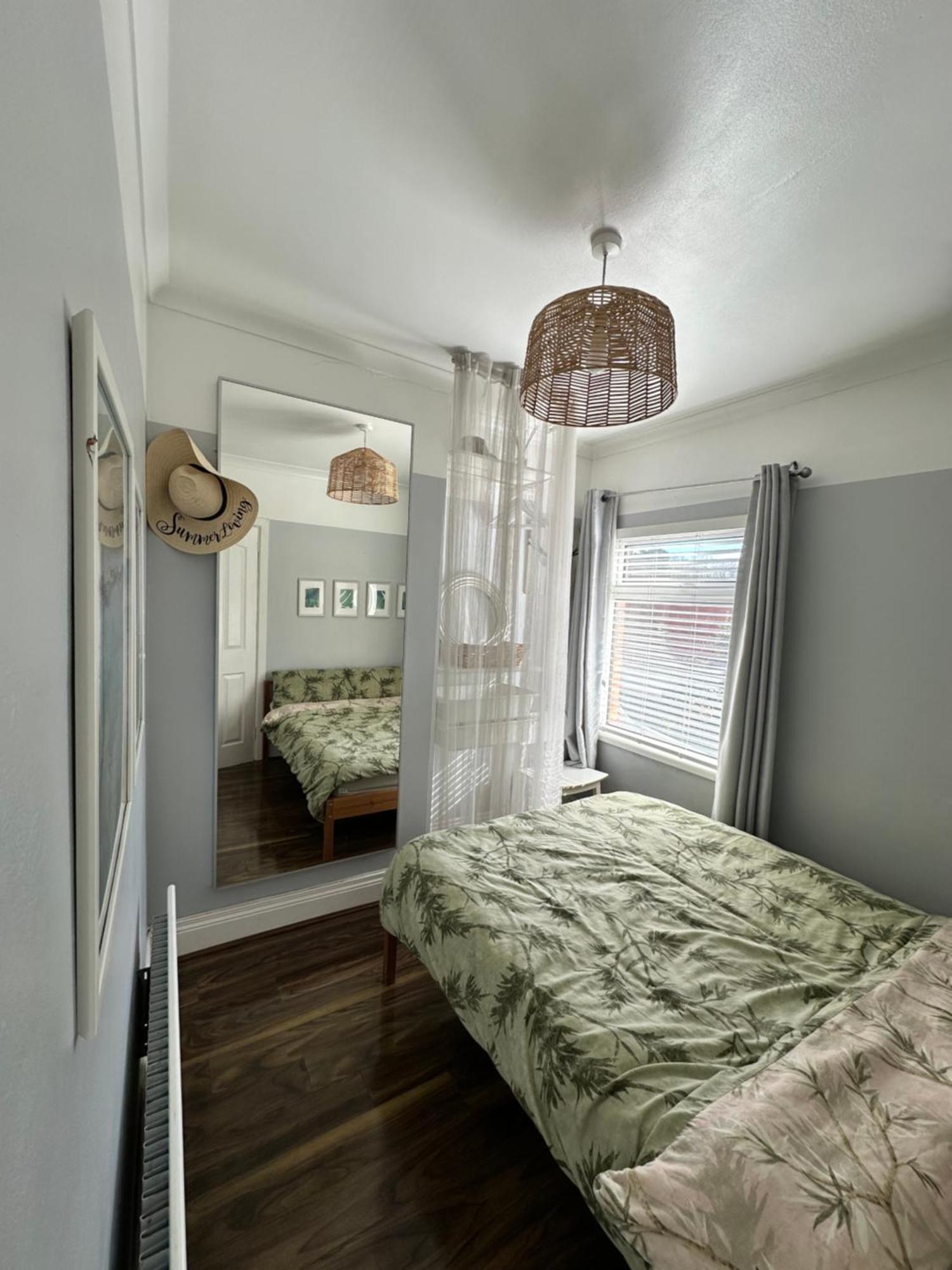 Cosy Two Bed Terraced House 7Min Drive From City Белфаст Экстерьер фото