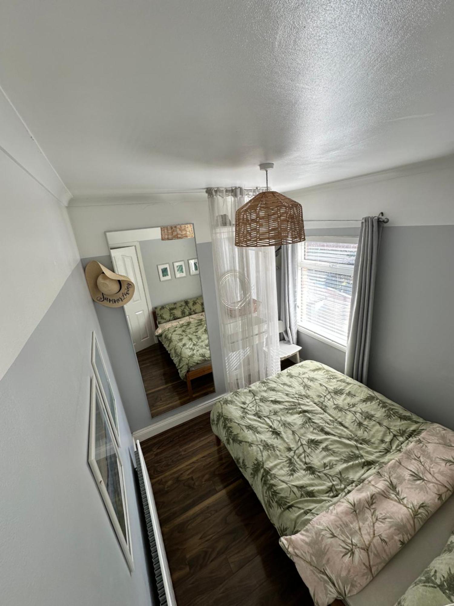 Cosy Two Bed Terraced House 7Min Drive From City Белфаст Экстерьер фото